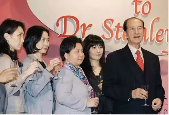 這6位「賭王」，有的被抓捕，有的失去腿，有的被綁架，或許賭王不賭才是真正的秘訣！
