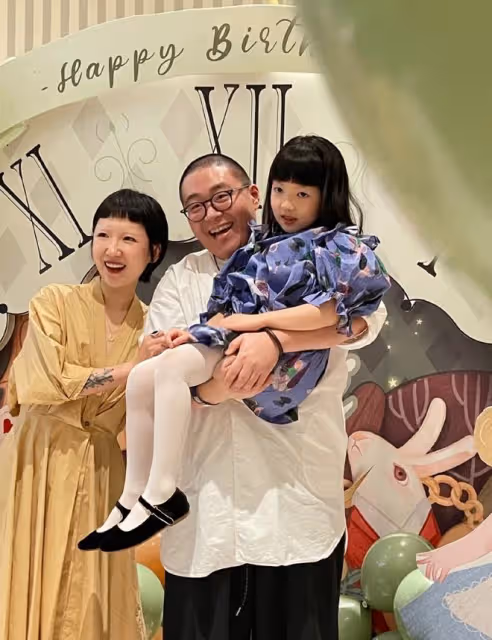 郝劭文未婚妻遭扒,離異帶7歲女兒孩子隨母姓,32歲男方甘當後爸