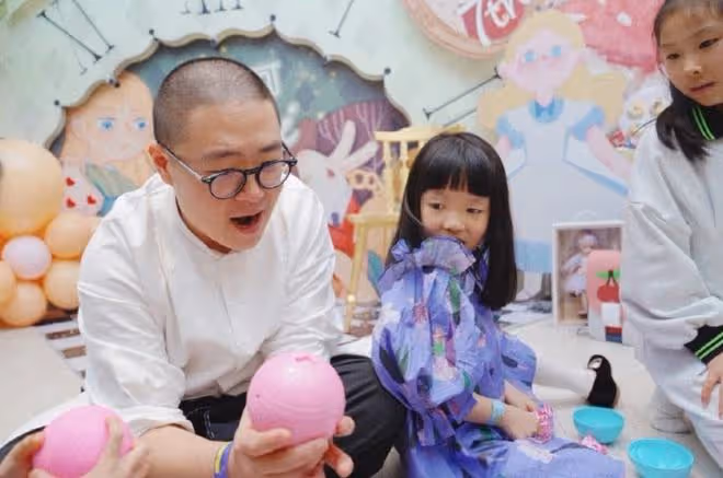郝劭文未婚妻遭扒,離異帶7歲女兒孩子隨母姓,32歲男方甘當後爸