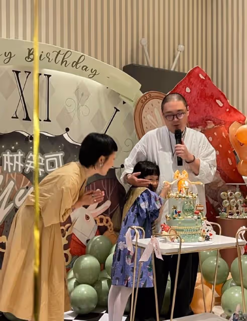 郝劭文未婚妻遭扒,離異帶7歲女兒孩子隨母姓,32歲男方甘當後爸