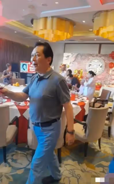 唐國強為90歲老母親過大壽，現場一一敬酒道謝，用心置辦太孝順