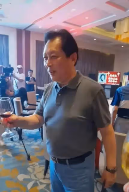 唐國強為90歲老母親過大壽，現場一一敬酒道謝，用心置辦太孝順