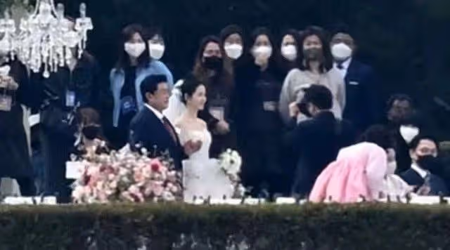 玄彬孫藝珍婚禮大合照曝光,知名韓星均出席,豪華陣容堪比百想大賞