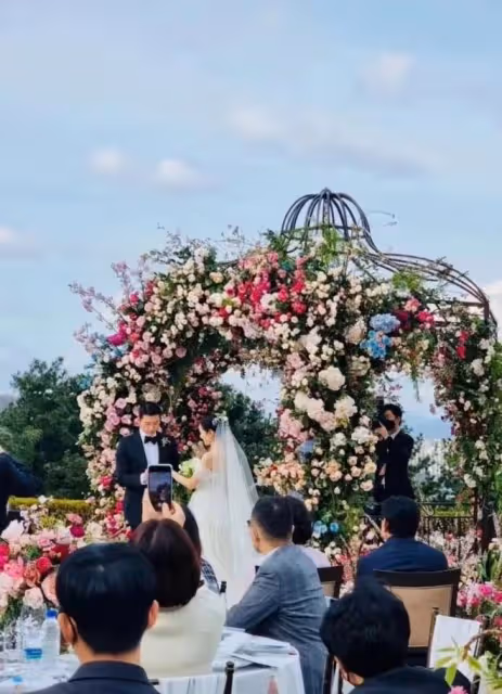 玄彬孫藝珍婚禮大合照曝光,知名韓星均出席,豪華陣容堪比百想大賞