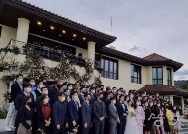 玄彬孫藝珍婚禮大合照曝光,知名韓星均出席,豪華陣容堪比百想大賞