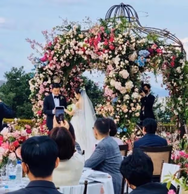 孫藝珍丟捧花嚇壞玄彬?閨蜜孔孝真搶到捧花