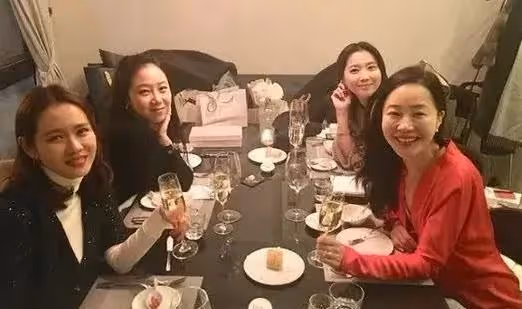 剛在玄彬孫藝珍婚禮接到花環,孔曉振被曝年內與小10歲男友成婚