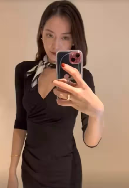 秦漢網紅兒媳穿短裙秀完美身材,女兒已4歲,夫妻二人仍未結婚