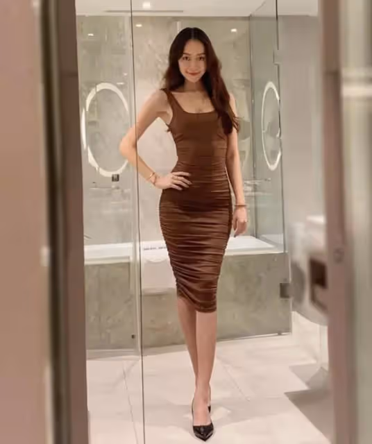 秦漢網紅兒媳穿短裙秀完美身材,女兒已4歲,夫妻二人仍未結婚