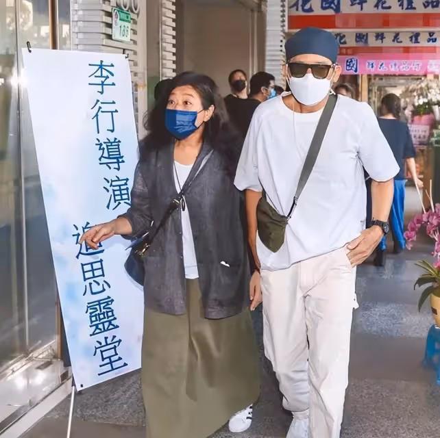 秦漢網紅兒媳穿短裙秀完美身材,女兒已4歲,夫妻二人仍未結婚