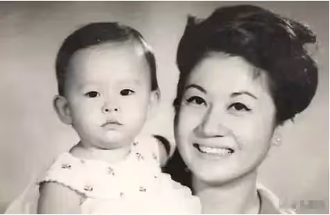 甘當小三多年！原配主動讓位「如願嫁大30歲名導」　婚後卻雙雙出軌「丈夫走後」55歲再嫁千億豪門