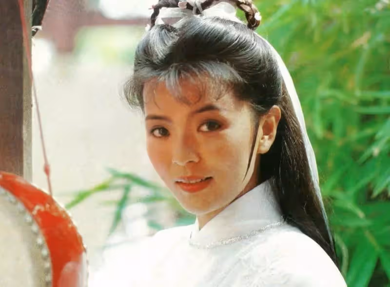 拒絕劉德華的追求！與周潤發「糾纏5年無果」嫁豪門8年被棄　62歲皈依佛門「深居簡出」低調行善
