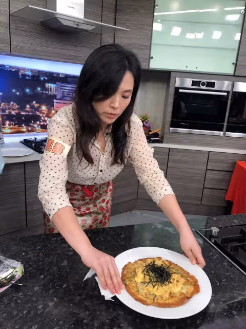 淡出10年!50歲女星「重拾興趣拍戲」老公雙手贊成 暢談「超開明教育觀」嚇壞高中兒:第一次聽到