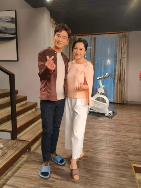 淡出10年!50歲女星「重拾興趣拍戲」老公雙手贊成 暢談「超開明教育觀」嚇壞高中兒:第一次聽到