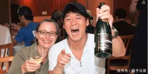 61歲長這樣!周華健凍齡秘訣「化妝要化2小時」差點裂開 中年「和愛妻一起養生」高EQ化解冷戰
