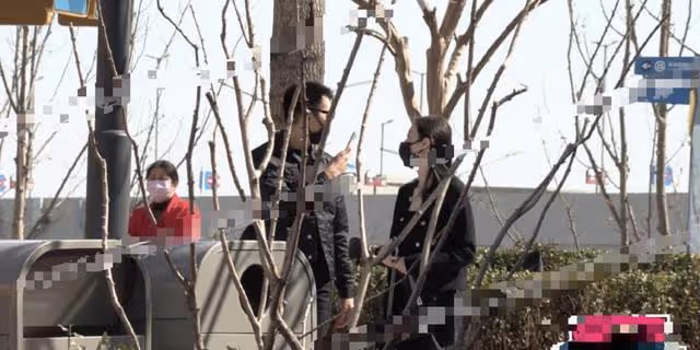 許魏洲被曝與新婚妻子同游,女方身材高挑白到發光,小腹隆起明顯