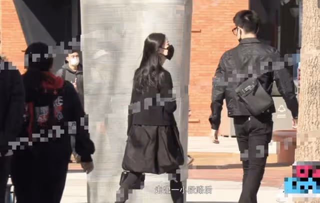 許魏洲被曝與新婚妻子同游,女方身材高挑白到發光,小腹隆起明顯