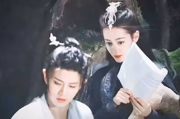《與君》收官,任嘉倫自曝常被熱巴的微信吵醒,原因笑掉大牙