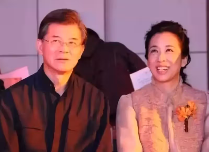 朱玲玲丈夫羅康瑞兒子,拒繼承父親500億巨額財產,只為給母親爭一口氣:我的人生靠自己