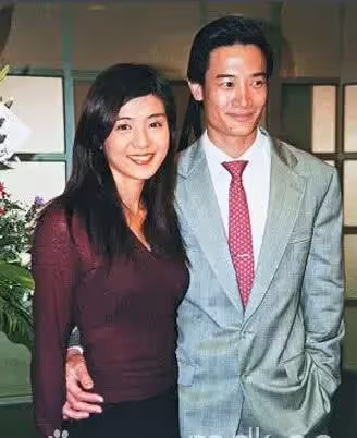 一代玉女為愛隱退!經商失敗為其背債800萬「糾纏19年終成眷屬」一對雙胞胎美滿幸福