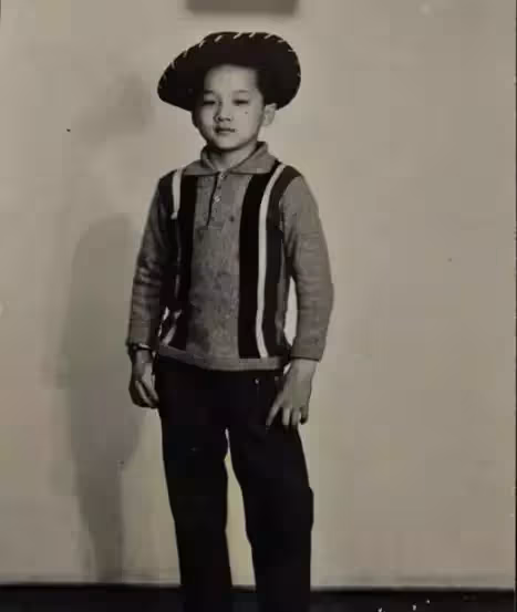 1994年,安徽農村兩兄弟突然得知:父親是特工,弟弟是巨星成龍