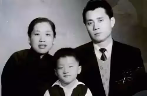 1994年,安徽農村兩兄弟突然得知:父親是特工,弟弟是巨星成龍