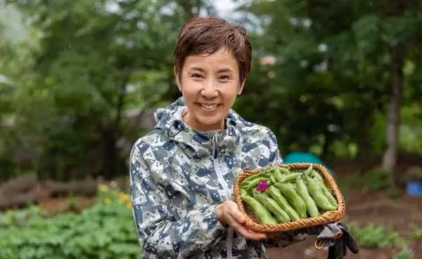 50歲後決定「解散家族」移居郊區，告別一家六口，不讓子女依賴，住溫泉別墅「每天醒來像小孩興奮」餘生過喜歡的生活!!