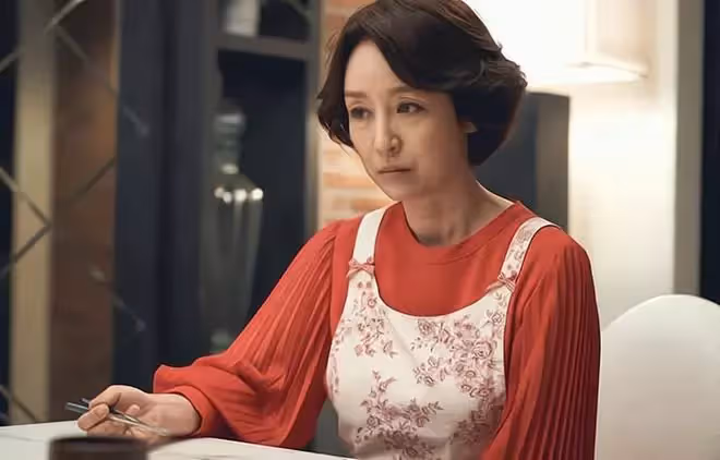 57歲阿姨幫兒子帶娃4年，親家來做客3天後，阿姨心灰意冷抽身離開