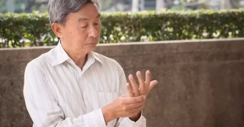父親名下三套房產，準備過戶給女兒時，竟遭到幾個侄子反對