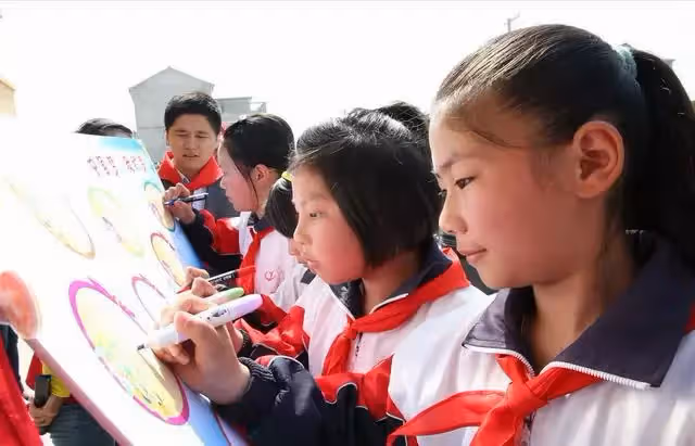 父親名下三套房產，準備過戶給女兒時，竟遭到幾個侄子反對