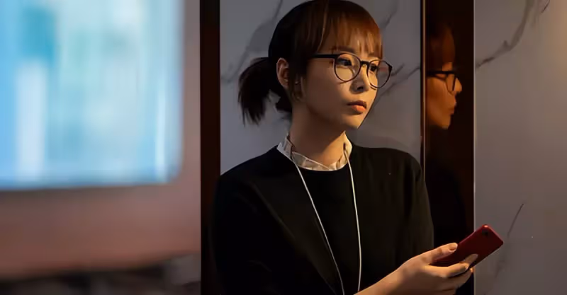 「你在家嗎」女人回復完閨蜜信息，用丈夫手機給閨蜜發「你來吧」