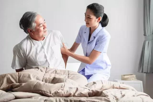 46歲女保姆哭訴：每月6000元包吃包住，工資很高，但我卻想辭職了