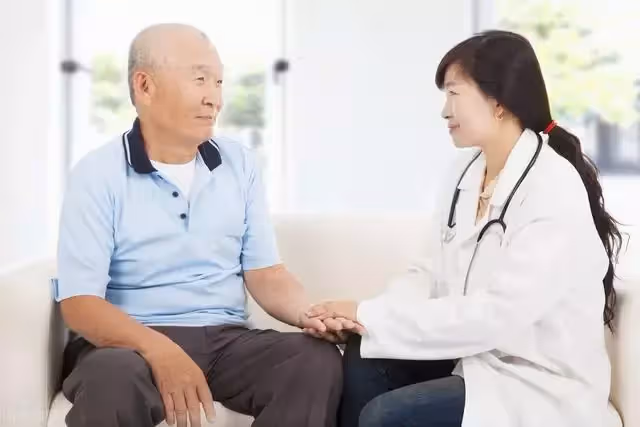 46歲女保姆哭訴：每月6000元包吃包住，工資很高，但我卻想辭職了