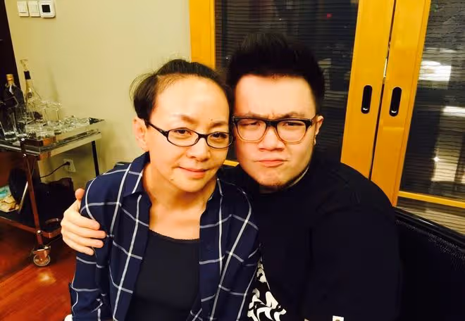 宋丹丹兒媳二胎生子！博谷抱兒子滿臉喜悅，巴圖公布方式很特別
