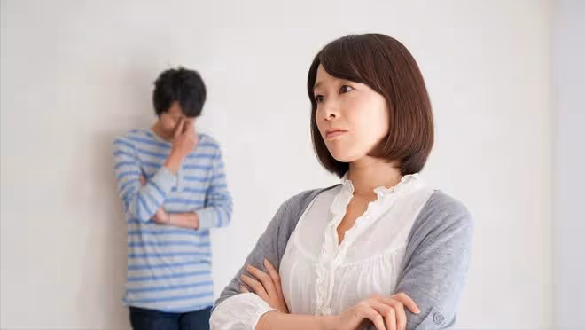 「嫂子，你憑什麼不給我媽養老」嫂子拿出一本離婚證，小姑子傻了