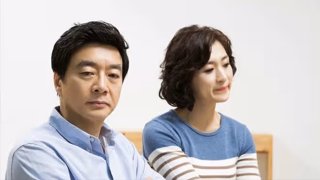 「嫂子，你憑什麼不給我媽養老」嫂子拿出一本離婚證，小姑子傻了