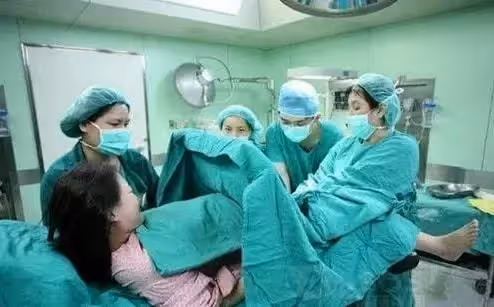 兒子出生一個月後，婆婆做了畜生不如的事情，我報案後想離婚