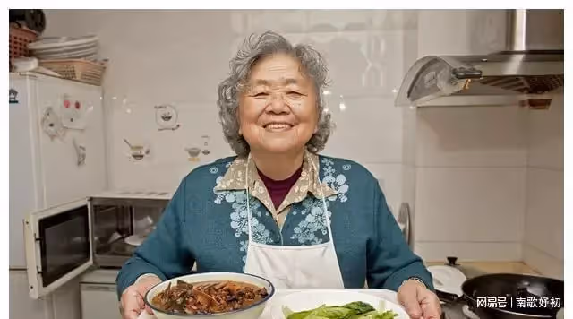 兒媳：我生孩子時你竟去旅遊，婆婆：我九十歲老娘病危不應去嗎？