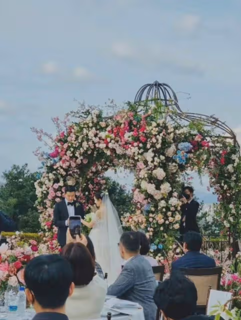 小九歲算什麼?小十歲,孔孝真姐姐照樣拿下