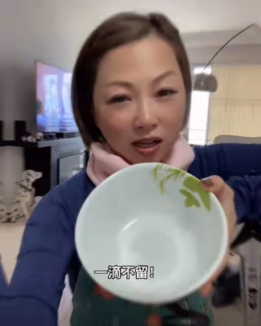 簡約！知名港星拍片教網友煲湯而使家中曝光，布置簡單但不失溫馨