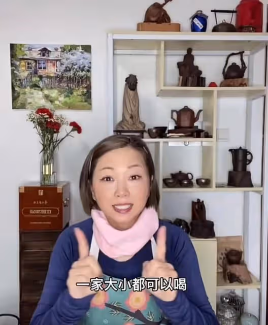 簡約！知名港星拍片教網友煲湯而使家中曝光，布置簡單但不失溫馨