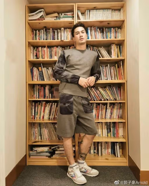 TVB上位小生否認求婚成功，稱在計劃中，曾要求港姐女友禁拍吻戲