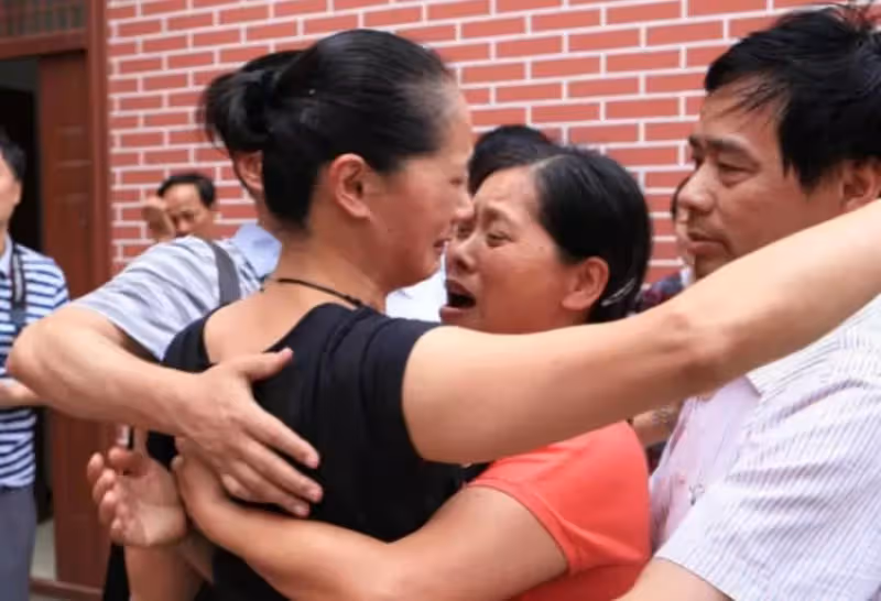 人間自有真情在！母親和父親相繼離開，兄妹四人被送養，失散50多年後重聚，感動所有人