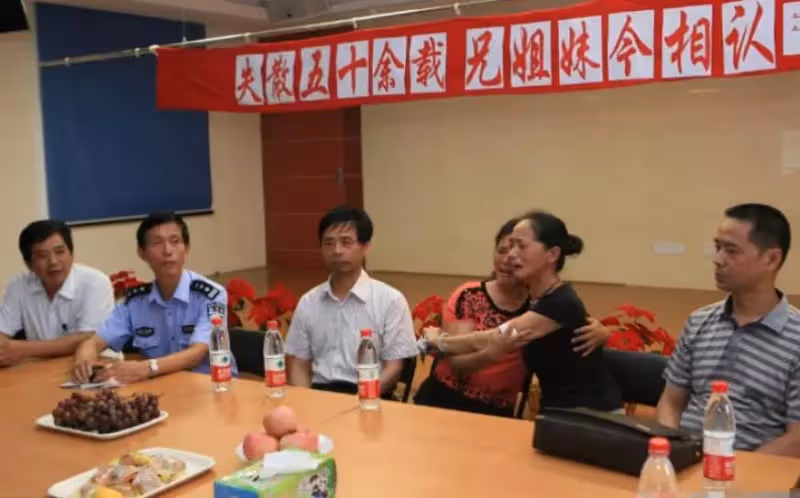 人間自有真情在！母親和父親相繼離開，兄妹四人被送養，失散50多年後重聚，感動所有人