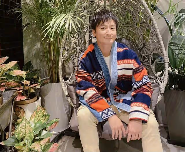 恭喜!傳香港知名男神愛上小15歲港姐冠軍,兩人低調發展地下戀情