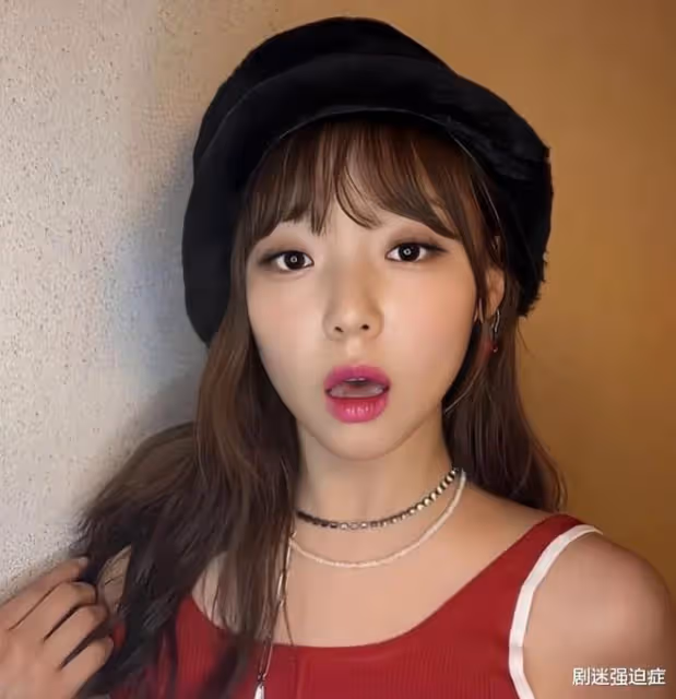 發生了什麼事?韓國著名女偶像突然剃光頭,周圍人都驚愕不已!