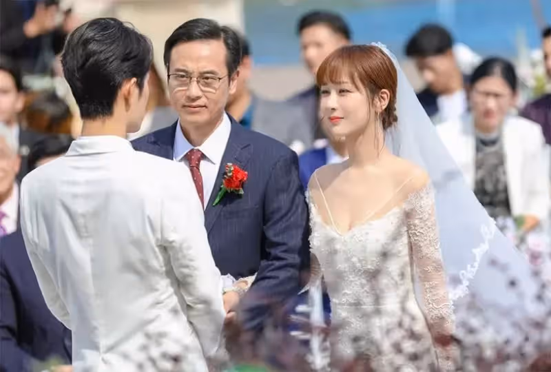 10位女星「陸劇婚紗造型」!《餘生請多指教》結局楊紫婚紗好性感,白鹿婚紗造型卻被嫌