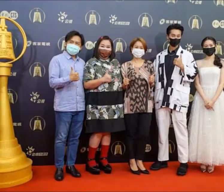 為生計當服務生!許傑輝諧星路不順被譏「明星淪落到端盤子」 堅持不放棄「轉型實力派演員」再翻紅
