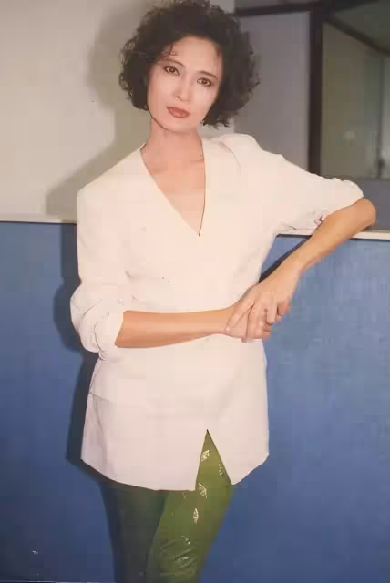 傳奇女子「蕭芳芳」！7歲出道為父還債，與李連杰親如母子，如今「75歲優雅依舊」，魅力絲毫不輸當年