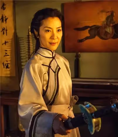 豪門千金變武打巨星!楊紫瓊賣命「連一張保單都買不到」靠6字保命咒立大功 「無緣婚後覓真愛」男方背景驚天
